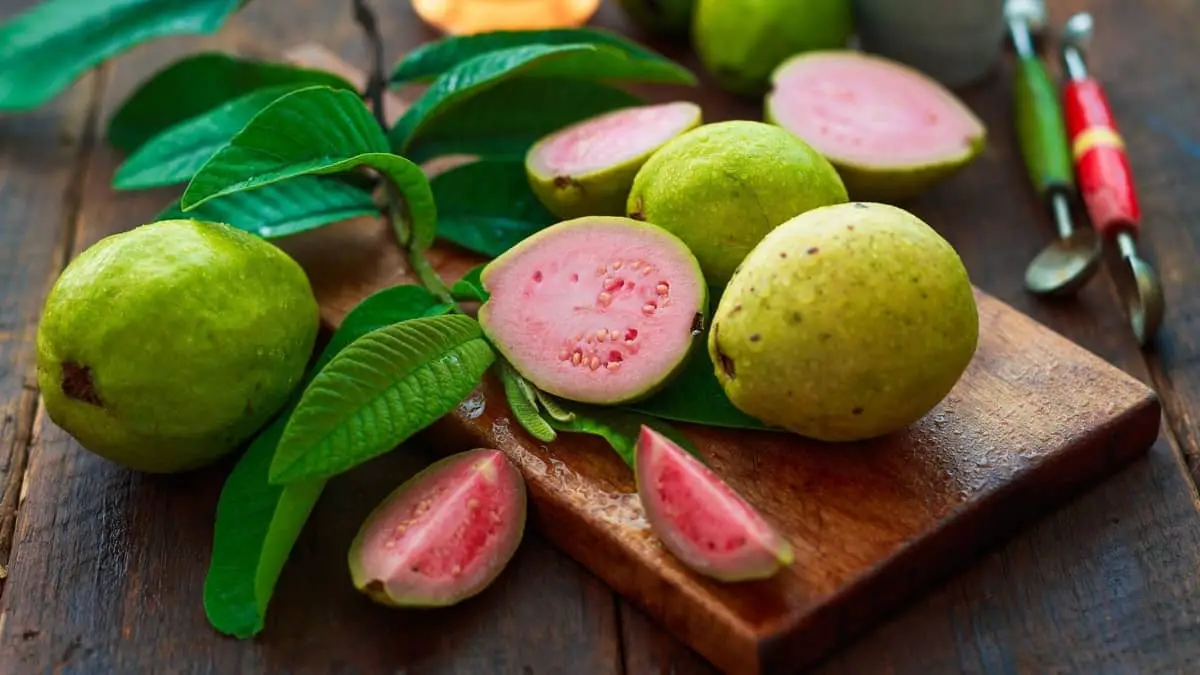 How To Peel a Guava