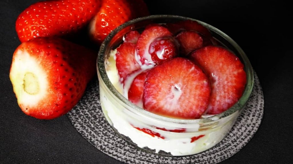 how to make fresas con crema mexican style