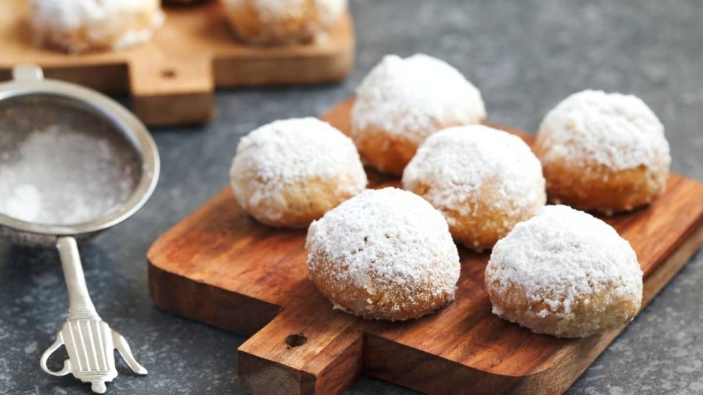 Mexican Wedding Cookies With Cinnamon Sugar