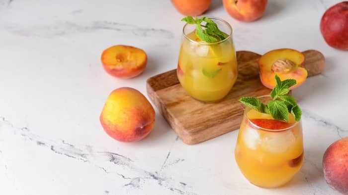  How do you cut a peach for sangria?