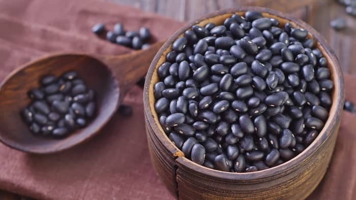  Do black beans cook faster than pinto beans?
