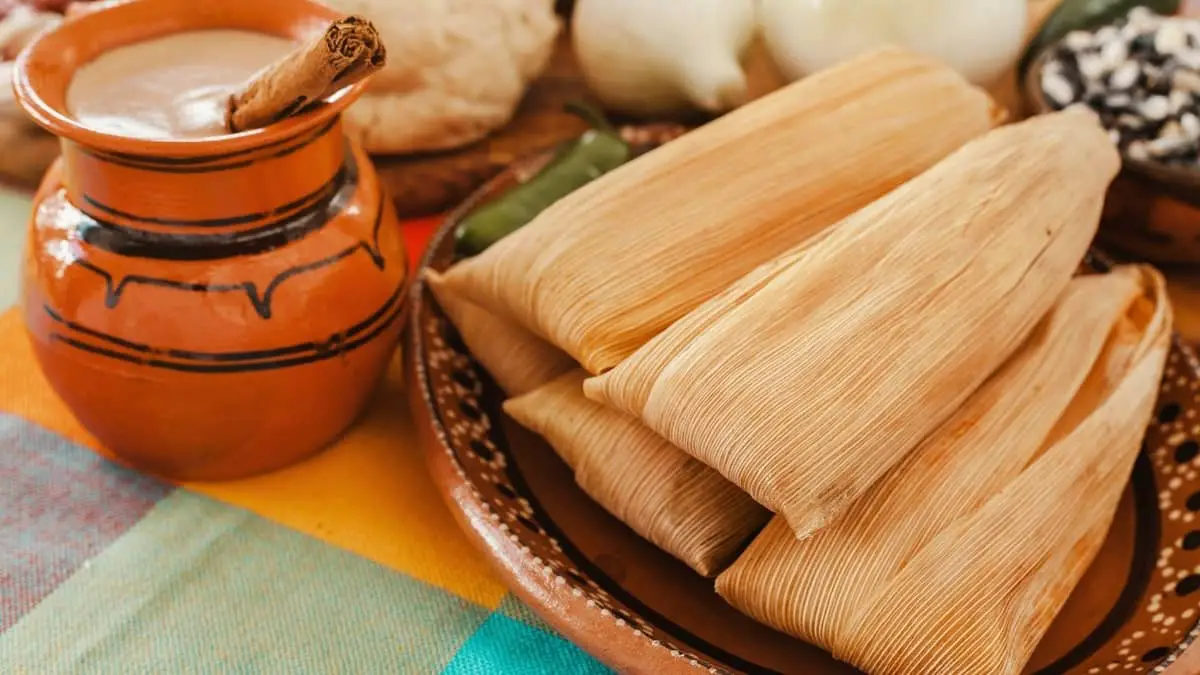 How To Roll Tamales In Corn Husks