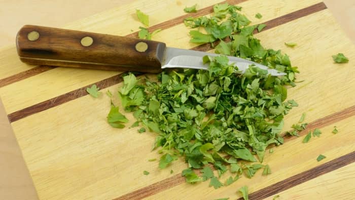  How do you cut and dry cilantro?