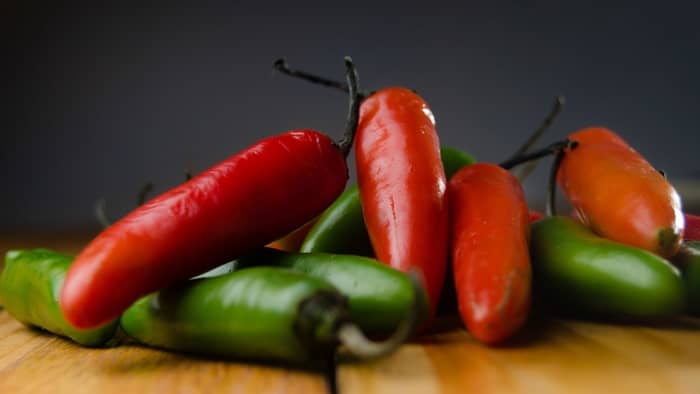  Which is hotter red or green serrano pepper?