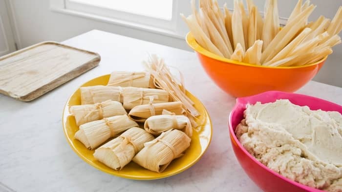  how to roll tamales in corn husk