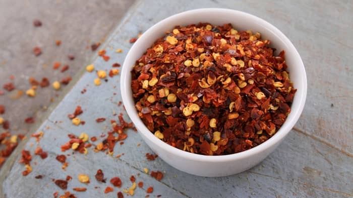  Can I substitute red pepper flakes for cayenne pepper?
