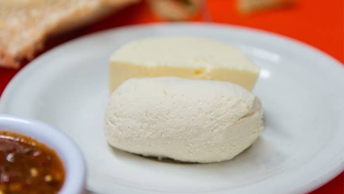  Does queso fresco melt in microwave?